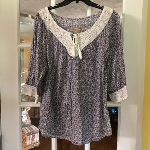 Gorgeous tiny flower top